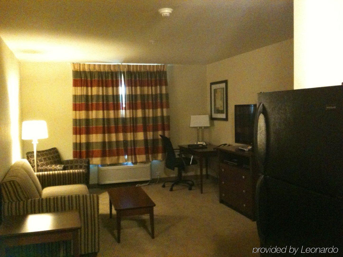 Boarders Inn & Suites By Cobblestone Hotels - Oshkosh Room photo