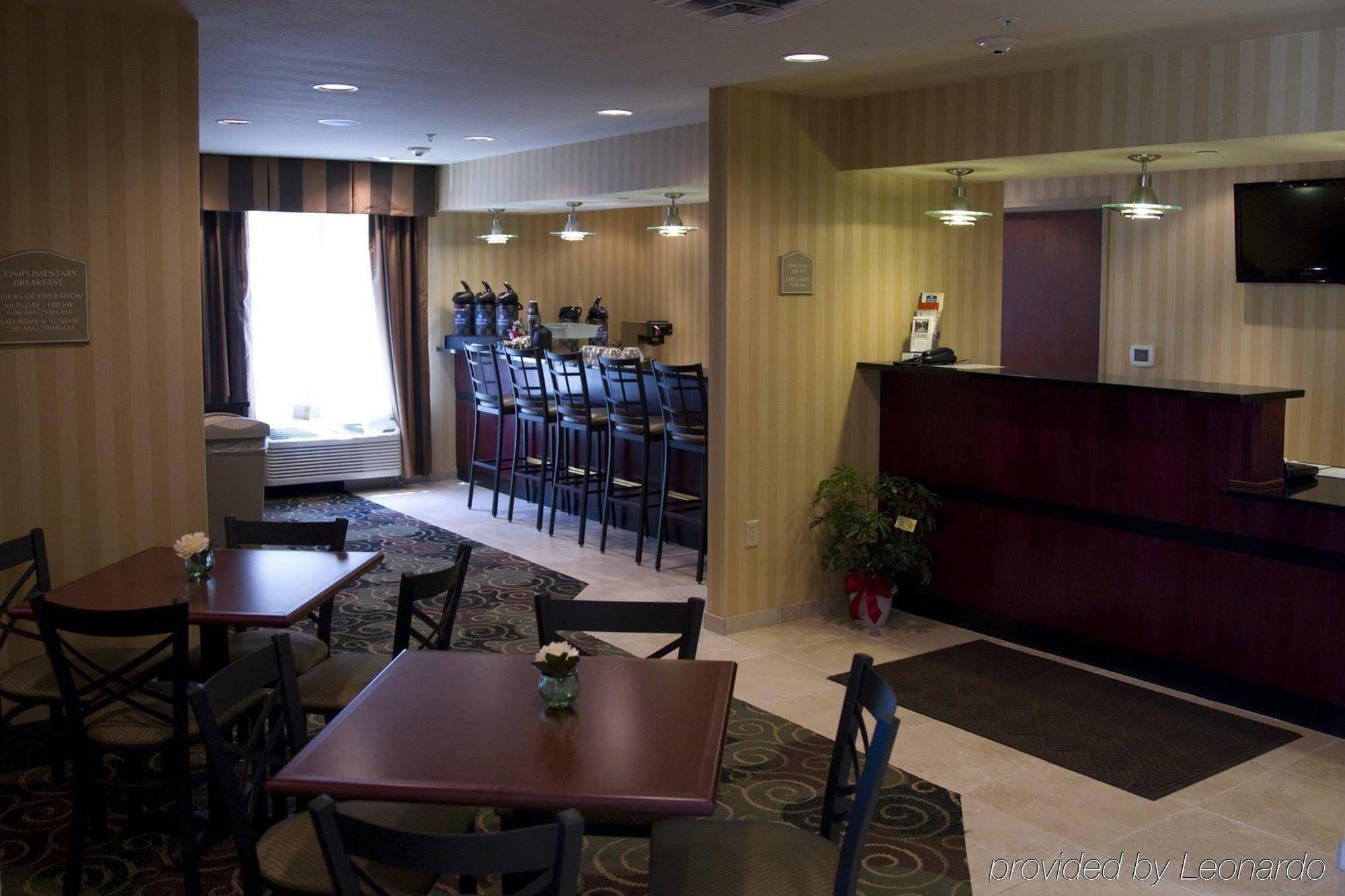 Boarders Inn & Suites By Cobblestone Hotels - Oshkosh Restaurant photo